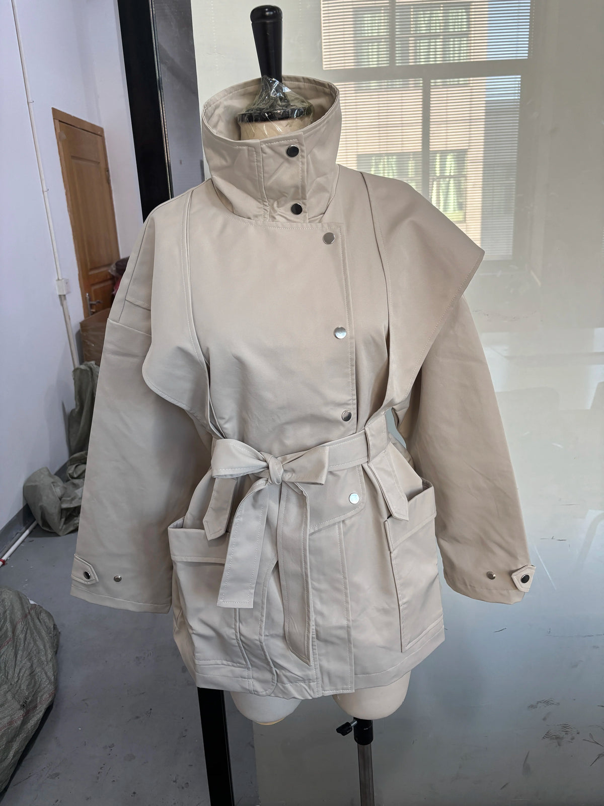 Solid Lace Up Long Trench Coat Women Chic Full Sleeves Lapel Single Breasted Loose Outerwear 2026 Lady Spring High Street Wear