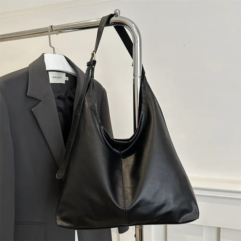 Large capacity commuting new winter popular 2025 solid color simple versatile fashion high sense texture casual single shoulder