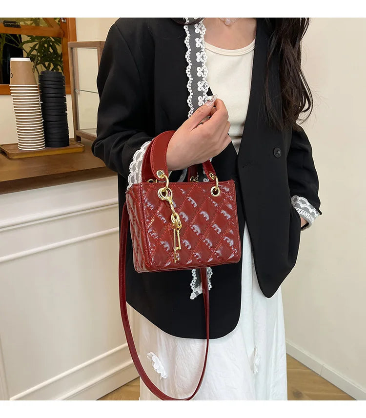 Fashionable texture diamond grid hand-held small square bag women's bag new western-style shoulder bag commuting crossbody bag