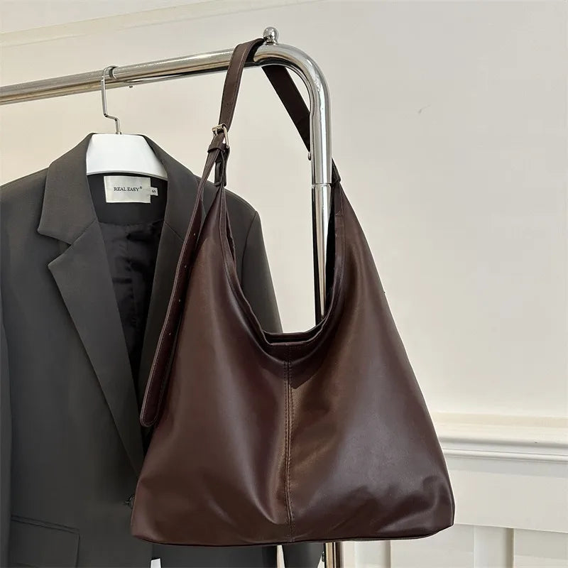 Large capacity commuting new winter popular 2025 solid color simple versatile fashion high sense texture casual single shoulder