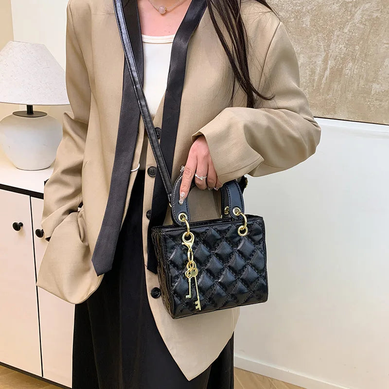 Fashionable texture diamond grid hand-held small square bag women's bag new western-style shoulder bag commuting crossbody bag