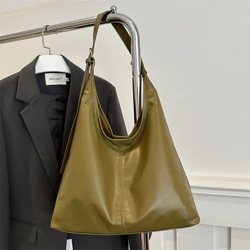 Large capacity commuting new winter popular 2025 solid color simple versatile fashion high sense texture casual single shoulder