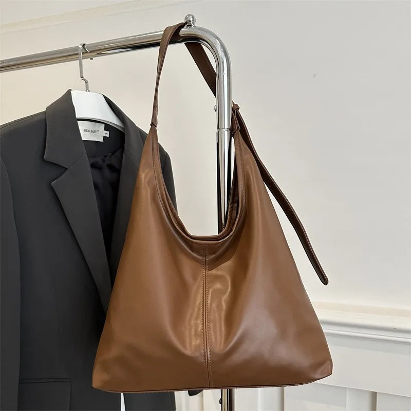Large capacity commuting new winter popular 2025 solid color simple versatile fashion high sense texture casual single shoulder