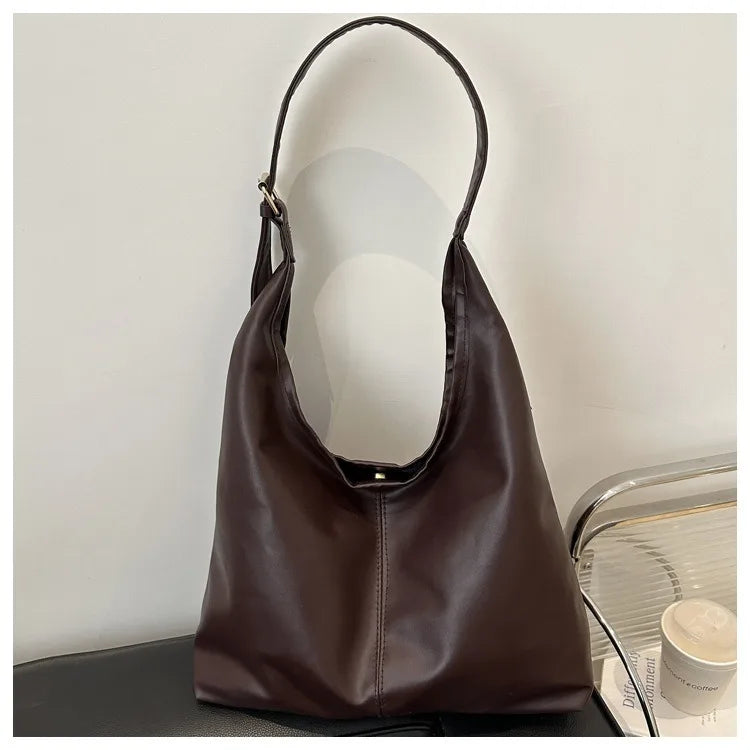Large capacity commuting new winter popular 2025 solid color simple versatile fashion high sense texture casual single shoulder