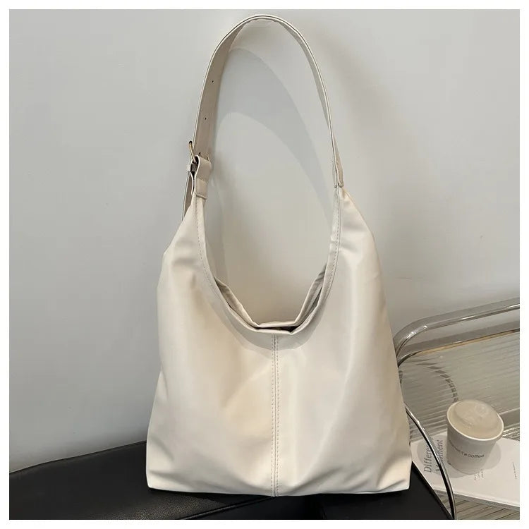 Large capacity commuting new winter popular 2025 solid color simple versatile fashion high sense texture casual single shoulder