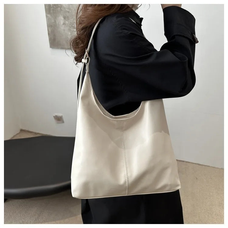 Large capacity commuting new winter popular 2025 solid color simple versatile fashion high sense texture casual single shoulder